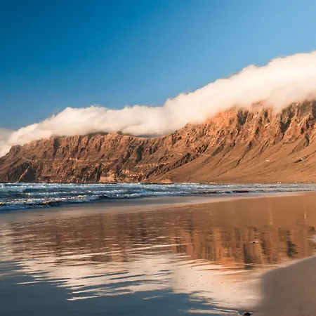 Tatil Evi Home2book Serene Canary Style House, Garden & Pool Playa Blanca