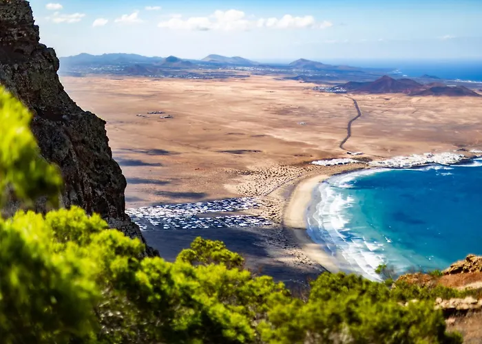 Cosy Villa Alegranza 105, Communal Pool, Private Garden *