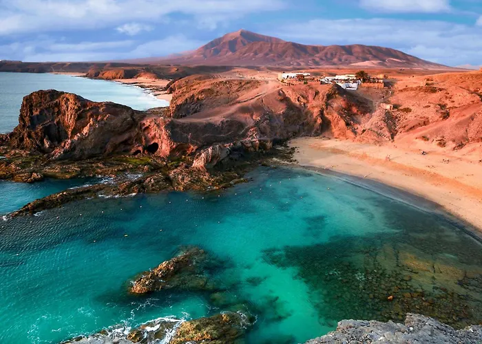 Cosy Villa Alegranza 105, Communal Pool, Private Garden *