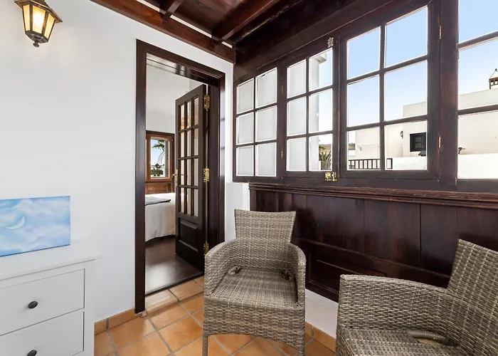 Cosy Villa Alegranza 105, Communal Pool, Private Garden * Playa Blanca (Lanzarote)