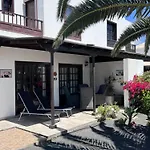 Holiday home Cosy Alegranza 105, Communal Pool, Private Garden *
