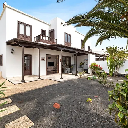 Home2book Serene Canary Style House, Garden & Pool Playa Blanca (Lanzarote)