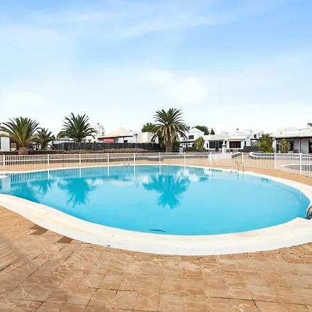 Cosy Alegranza 105, Communal Pool, Private Garden Casa vacanze