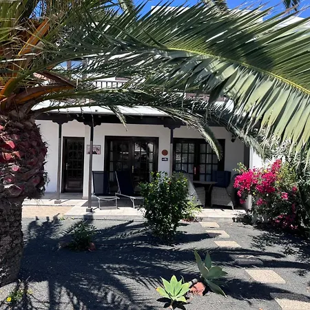 Cosy Alegranza 105, Communal Pool, Private Garden * פלאיה בלנקה