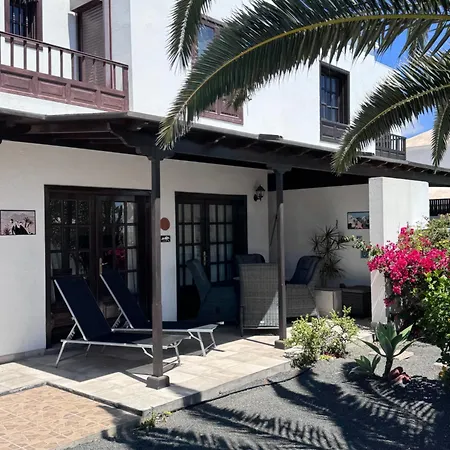 Casa vacanze Cosy Alegranza 105, Communal Pool, Private Garden *