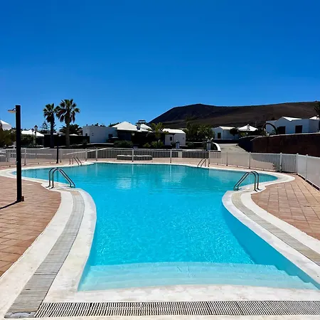 Casa vacanze Cosy Alegranza 105, Communal Pool, Private Garden *