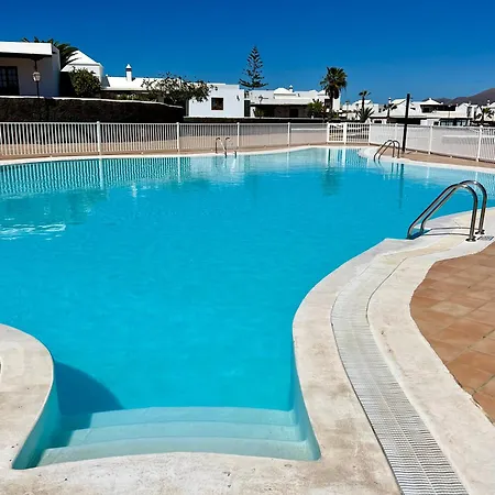 Cosy Alegranza 105, Communal Pool, Private Garden Casa vacanze