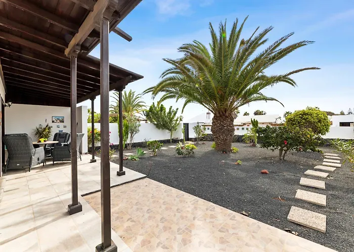 度假居 Cosy Villa Alegranza 105, Communal Pool, Private Garden 普拉亚布兰卡