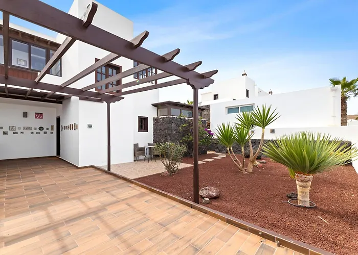 度假居 Cosy Villa Alegranza 105, Communal Pool, Private Garden *