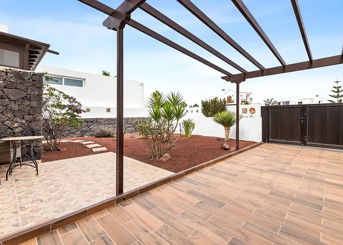 Cosy Villa Alegranza 105, Communal Pool, Private Garden 度假居 普拉亚布兰卡