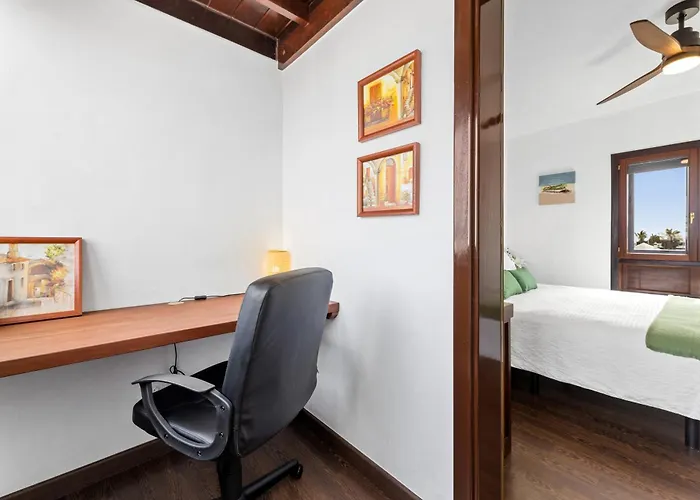 Cosy Villa Alegranza 105, Communal Pool, Private Garden 度假居