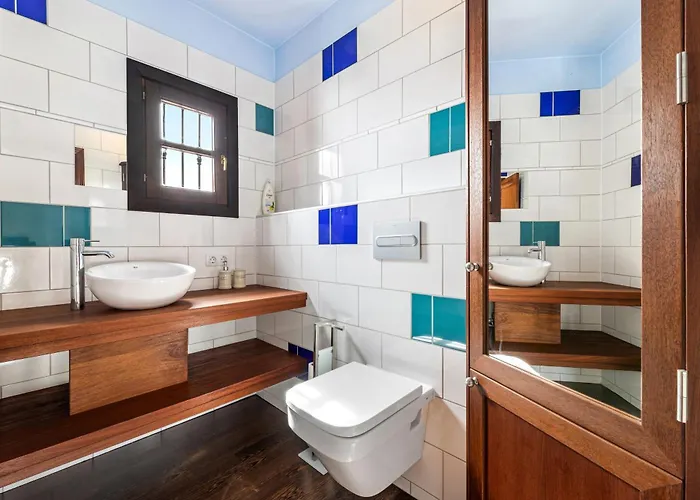 Cosy Villa Alegranza 105, Communal Pool, Private Garden *