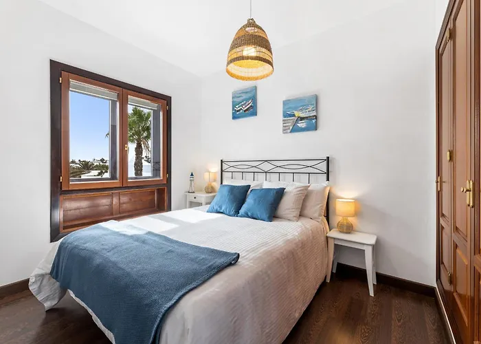 Cosy Villa Alegranza 105, Communal Pool, Private Garden 度假居 *