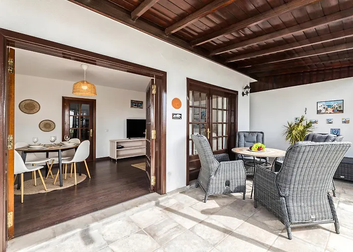 Cosy Villa Alegranza 105, Communal Pool, Private Garden 度假居 普拉亚布兰卡